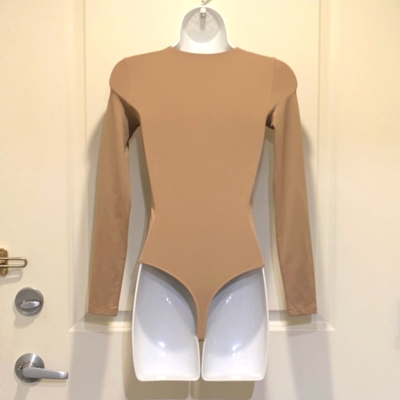 EUC Babaton XS Tan Stretch Long Sleeve Bodysuit - Picture 4 of 7